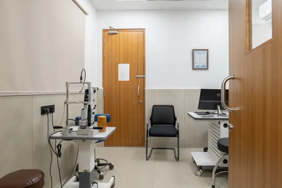 Examination room with a slit-lamp microscope